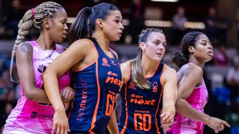 London Pulse and Nottingham Forest players jostle for position