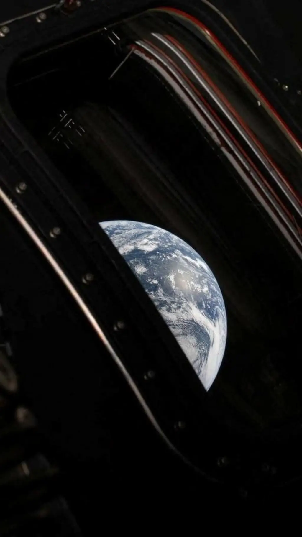 Terra vista de dentro de nave