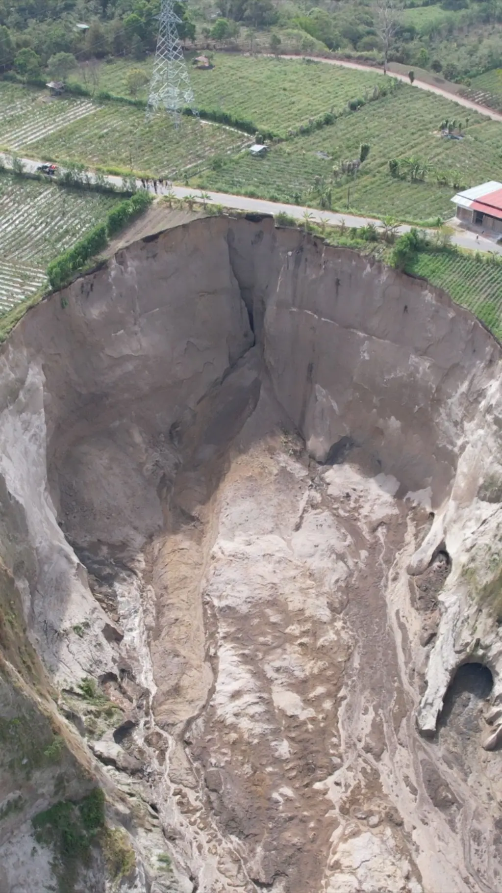 Lubang raksasa di Aceh Tengah