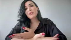 ازبک خاتون کمیلا بی بی سی کو انٹرویو دیتے ہوئے