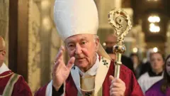 "Đó là một quá trình bình lặng hơn nhiều, và tôi thấy thực sự đó là một trải nghiệm rất tuyệt vời," Hồng y Vincent Nichols chia sẻ 