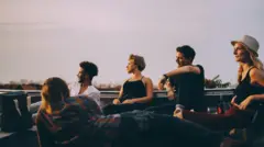 گروهی از جوانان