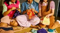 కుట్లు అల్లికలు 