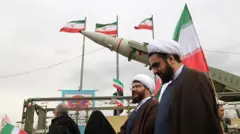 ایران می گوید که نگران است اجرای کامل کنوانسیون‌های مبارزه با پولشویی و مقابله با تامین مالی تروریسم مانع کمکش به گروه‌های شبه نظامی منطقه شود