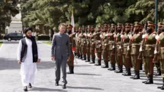 Safiirka Shiinaha iyo hoggaanka Taliban