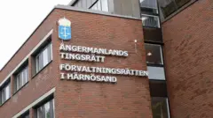 zgrada od crvenih cigli na kojoj je na švedskom ispisano da je reč o distriktu Angermanland u Hernesandu u Švedskoj