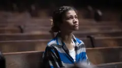 Zendaya como Ruby "Rue" Bennett.