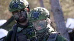 Шведські солдати на навчаннях Oak Resolve на військовій базі в Адажі, Латвія, 25 лютого 2025 року