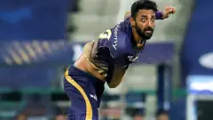 વરુણ ચક્રવર્તીએ 4 ઓવરમાં 20 રન આપીને 1 વિકેટ લીધી અને તેઓ મૅન ઑફ ધી મૅચ પણ બન્યા