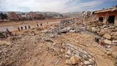 শহরজুড়ে ভেসে বেড়াচ্ছে মৃত্যুর গন্ধ