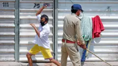 બીબીસી ગુજરાતી, ગુજરાત, બીબીસી, અમદાવાદ, ગુજરાત પોલીસ, પોલીસ ગેરવર્તન અંગે ફરિયાદ માટે હેલ્પલાઇન, 14449, ગુજરાત હાઇકોર્ટ