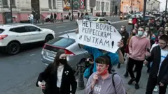 مسيرة لمتظاهرين مؤيدين لنافانلي في مدينة فلاديفوستوك