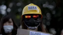 Участница акции протеста