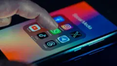 Aworan foonu kan pẹlu awọn ohun elo app 