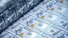 アメリカの100ドル紙幣が刷られているイメージ図