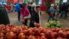 خرید انار در شب یلدای تهران