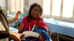 पहलगाममा बन्दुकधारीहरूले आक्रमण गर्दा घाइते भएकी एक महिला अनन्तनागस्थित एउटा अस्पतालमा