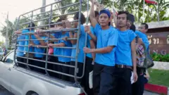 မြန်မာအပြင် ကမ္ဘောဒီယား၊ လာအိုနဲ့ ဗီယက်နမ် စတဲ့ စုစုပေါင်း ၄ နိုင်ငံက အလုပ်သမားတွေအတွက် အခုလို ထပ်မံတိုးမြှင့်ပေးလိုက်တာပါ။ ဒီမတိုင်ခင်ကတော့ မေလ ၁၅ ရက်နေ့အထိ နောက်ဆုံးထားသတ်မှတ်ထား တာဖြစ်ပါတယ်။