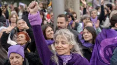 Mujeres marchan en España por el Día Internacional de la Mujer