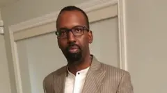 Olivier Musafiri ahagaze imbere y'umuryango