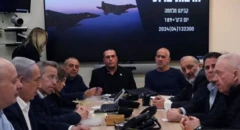 Le cabinet de guerre israélien s'est réuni tôt dimanche alors que l'attaque aérienne de l'Iran était en cours.