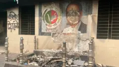 হামলার পর জাতীয় পার্টির কেন্দ্রীয় কার্যালয়ের চিত্র