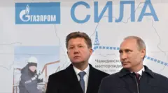 Путин с главой «Газпрома» Алексеем Миллером на церемонии сварки первого участка первой «Силы Сибири» в 2014 году