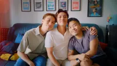 삼자연애 중인 태국 남성 3명