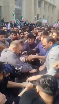 ඉරාන විශ්ව විද්‍යාලවල රජයට එරෙහිව සිසුන් පෙළගැසීමත් සමඟ ගැටුම්