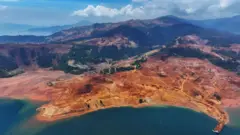 Deforestasi akibat penambangan nikel di Kolonodale, Morowali Utara,
Sulawesi Tengah, pada Oktober 2025.