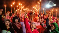 মণিপুরে হিংসার বিরুদ্ধে মশাল মিছিল করছেন নারী বিক্ষোভকারীরা - ফাইল ছবি