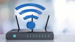 வைஃபை Router (ரௌட்டர்) மற்றும் வைஃபை குறியீடு கொண்ட படம் 