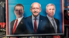 Ekrem İmamoğlu, Kemal Kılıçdaroğlu ve Mansur Yavaş seçim afişinde