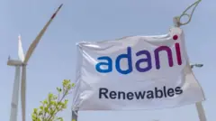 আদানি গোষ্ঠীর সঙ্গে নৈকট্য নিয়ে এর আগেও বিজেপিকে কটাক্ষ করেছে বিরোধীরা।