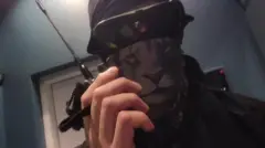 Maskeli bir internet korsanı 