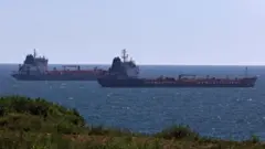 समुद्रमा तेलवाहक पानीजहाज