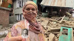 आदिल की मां 