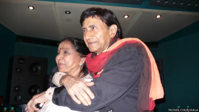 देव आनंद के साथ आशा भोंसले