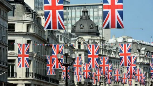 调查显示，大多数英国人认为移民应该至少在三年后才能申请救济金。