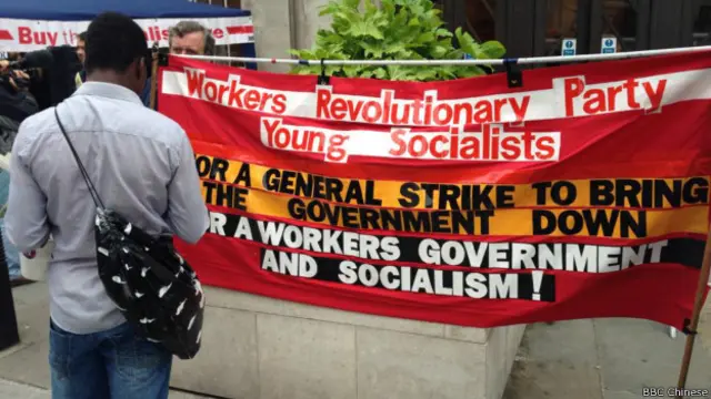 左派的英国《卫报》报道称,此次罢工是“三年来最大的一次。”该报说,此次罢工人数最高可达到100万。