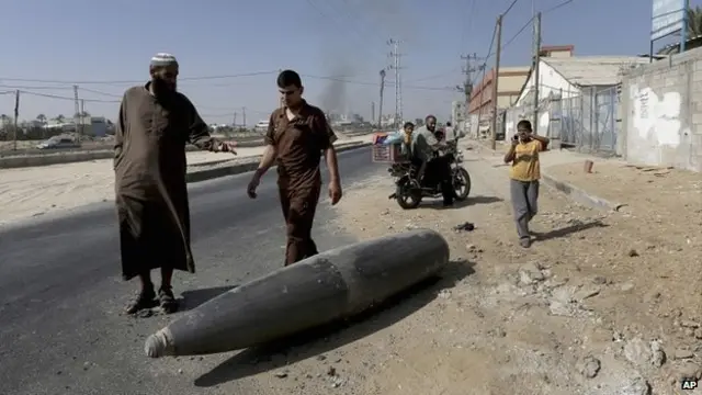 فلسطینیانو په غزه کې یوه ناچاودې مرمۍ موندلې- د تېرې جمعې په ورځ نژدې ۱۰۰ فلسطینیان ووژل شول