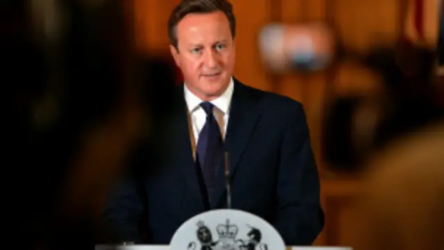 David Cameron igihe yavugisha abanyamakuru, inyuma y'urupfu rwa David Haines