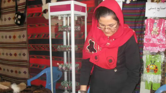 د افغانستان لویدیځ ولایت هرات کې د ښځو لپاره ځانګړی "یکشنبه مارکېټ" پرانېستل شو.