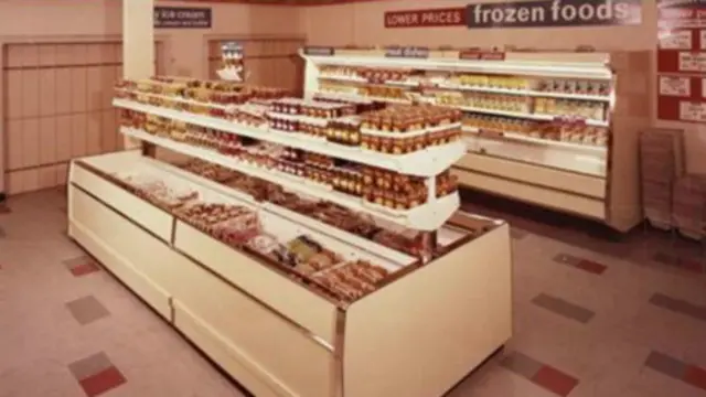 这个课程运用了1974 年马莎的‘冷冻食品部’的案例 