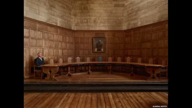 وتلو عکاسانو انځورونه به په کې نندارې ته وړاندې کېږي.
د فیستیوال مدیر، د عکاسۍ خبریال رابن لاورینس وویل: "دا یو ښکلی او د لیدو وړ ښار دی چې د نندراتونونو لپاره ښکلي لرغونې ودانۍ لري".
