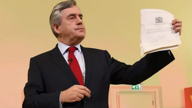 Cựu thủ tướng Gordon Brown hứa sẽ có thay đổi tốt hơn cho Scotland nếu người dân chọn ở lại