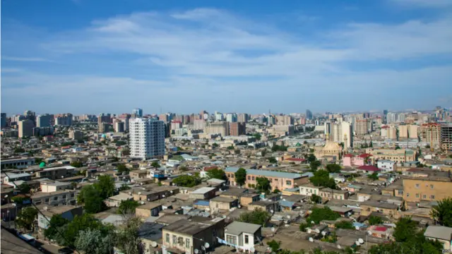 باکو ۲۰‍۱۴- په تېره یوه لسیزه کې، اذربایجان تر ډېره د هایدروکاربون پر صادرولو تکیه کوله، چې بیه یې ډېره ګټه یې زیاته وه او د کارپوهانو په وینا، د تېلو په پرتله درغلي هم پکې کمه وه.