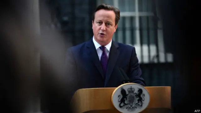 卡梅伦承诺给苏格兰更多权力，但称英格兰也应获得公正平衡待遇。