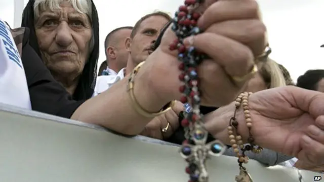 Giáo dân chào đón Giáo hoàng Francis