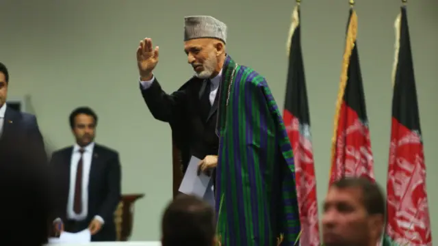 آقای کرزی اولین رئیس جمهوری است که مجال خداحافظی میابد، حکومت‌های قبلی در افغانستان عمدتا با خونریزی پایان یافته است
